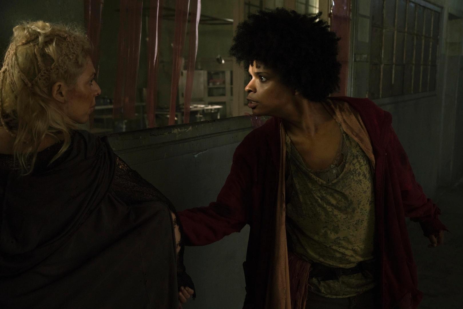 Joana Vaneza Oliveira) está no Continente em cena da segunda temporada de "3%" - Divulgação