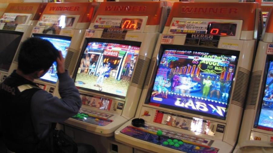 O sucesso de Street Fighter II mudou para sempre a cultura dos arcades. Até hoje é possível encontrar máquinas do jogo, especialmente no distrito de Akihabara, em Tóquio. - Reprodução/junkerhq.net