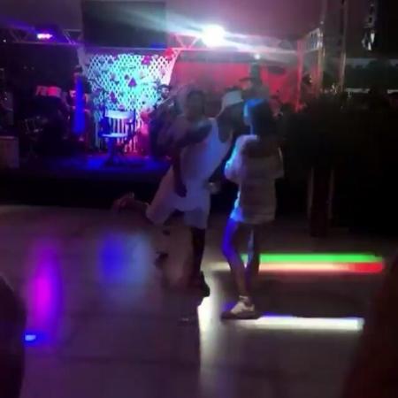 Neymar canta para Bruna Marquezine em aniversário antecipado da namorada - Reprodução/Instagram - Reprodução/Instagram