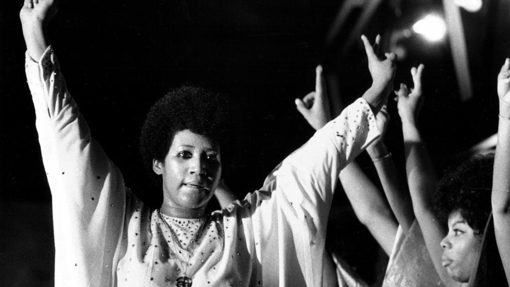 Aretha Franklin canta para mais de 3.000 detentos no Cook County Department of Corrections em junho de 1972 - Ovie Carter/Chicago Tribune