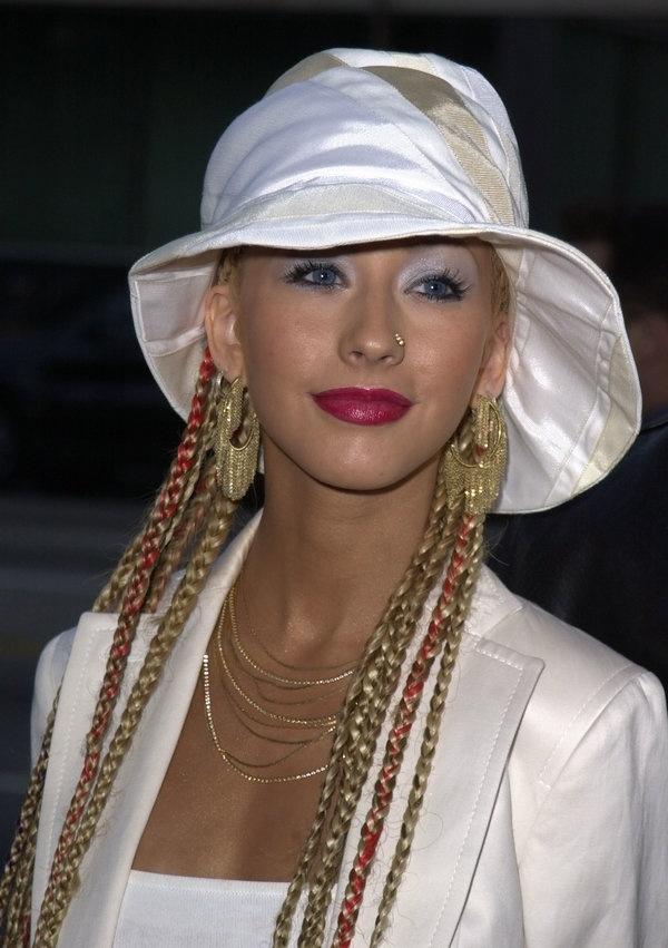 Bucket hat: tendência queridinha de Rihanna promete fazer cabeça de famosas - Getty Images