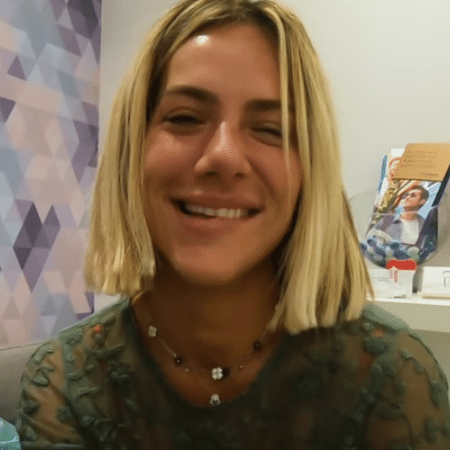 Giovanna Ewbank fica com o rosto torto após tomar anestesia no dentista - Reprodução/YouTube