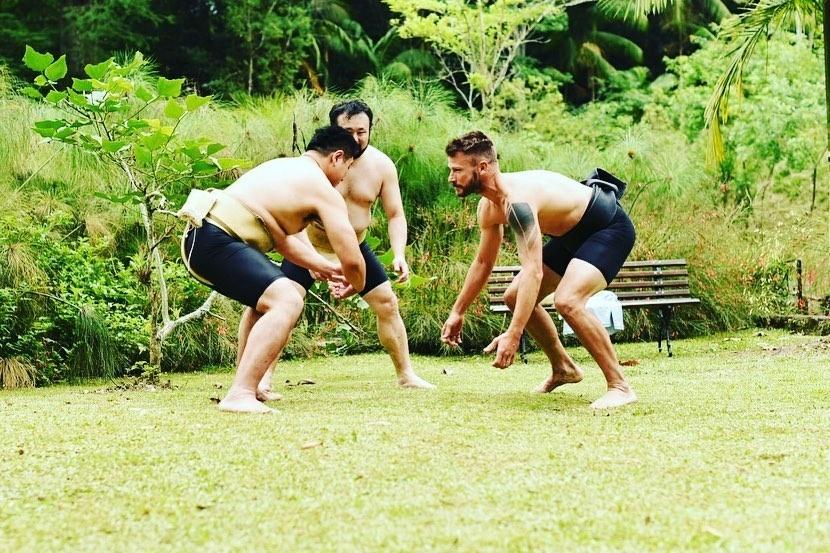 Rodrigo Hilbert lutando sumô