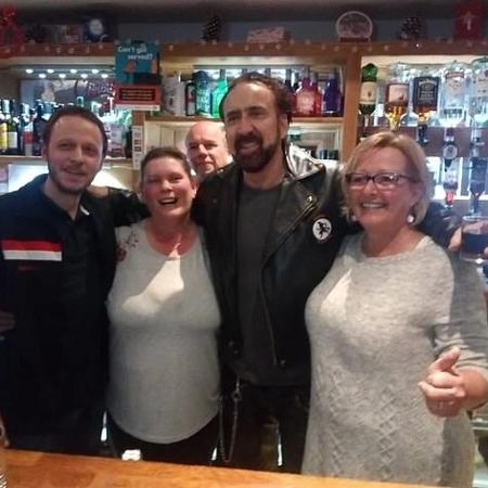 Nicolas Cage passou o Réveillon em pub inglês ao lado de desconhecidos  - Reprodução/Reddit