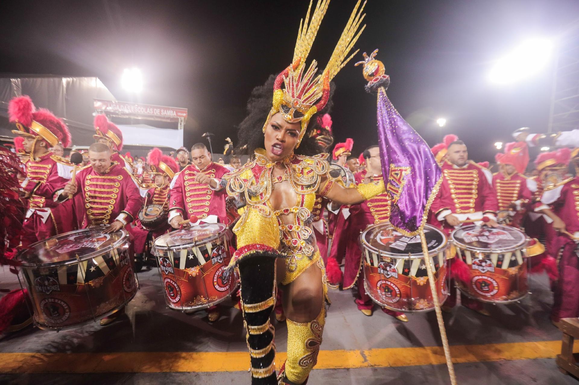 Dragões da Real desfila no Anhembi - Ricardo Matsukawa/UOL