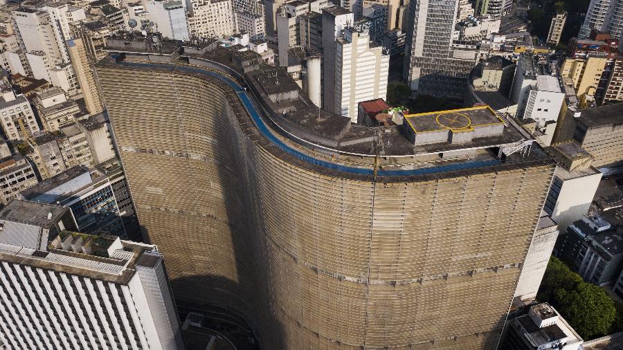 Vista aérea do edifício Copan, no centro de São Paulo. Patrimônio de São Paulo, edifício está desde 2011 com uma tela para uma obra de troca de pastilhas - Eduardo Knapp/Folhapress