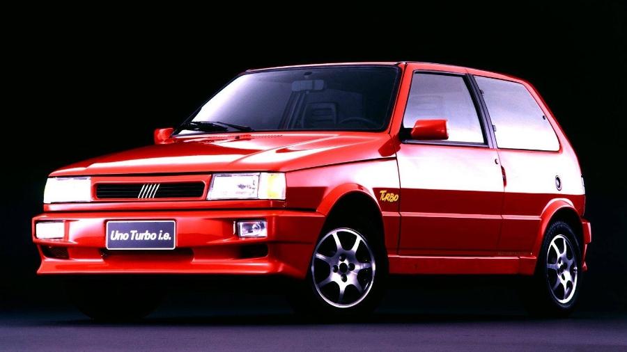 Lançado em 1994, Uno Turbo foi o primeiro carro nacional turbinado de fábrica e custava cerca de R$ 30 mil no começo de 2020 - Divulgação