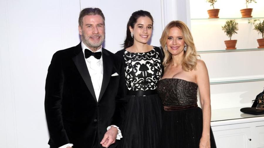 15.mai.2018 - John Travolta, Kelly Preston e a filha Ella Bleu Travolta durante evento na França - Gisela Schober / Getty Images