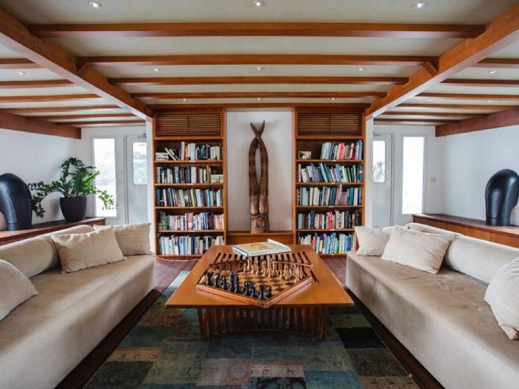 O iate Dot tem 557 m² de espaço, distribuídos em três níveis - Reprodução/Ocean Independent - Reprodução/Ocean Independent