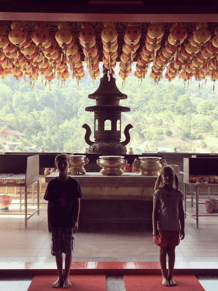 Alex e Alice em templo na Malásia - Arquivo pessoal - Arquivo pessoal