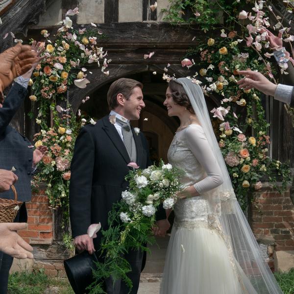 Tom Branson (Allen Leech) e Lucy Smith (Tuppence Middleton) se casam em 'Downton Abbey: Uma Nova Era'