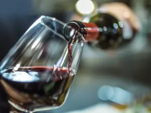 Merlot ou cabernet? Como as margens de Bordeaux influenciam seus vinhos