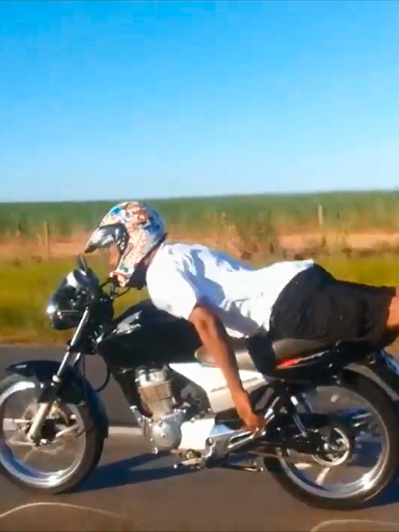 Manobra Superman: prática perigosa vira febre entre motociclistas