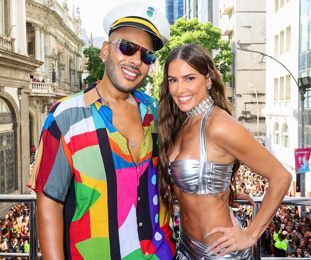 Hugo Gloss posa ao lado de Deborah Secco - Manu Scarpa/Brazil News