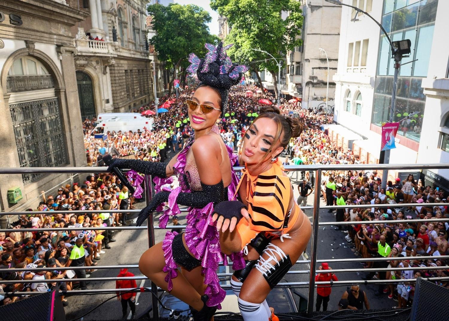 Quem também esteve no trio de Anitta foi Nicole Bahls - Manu Scarpa/Brazil News