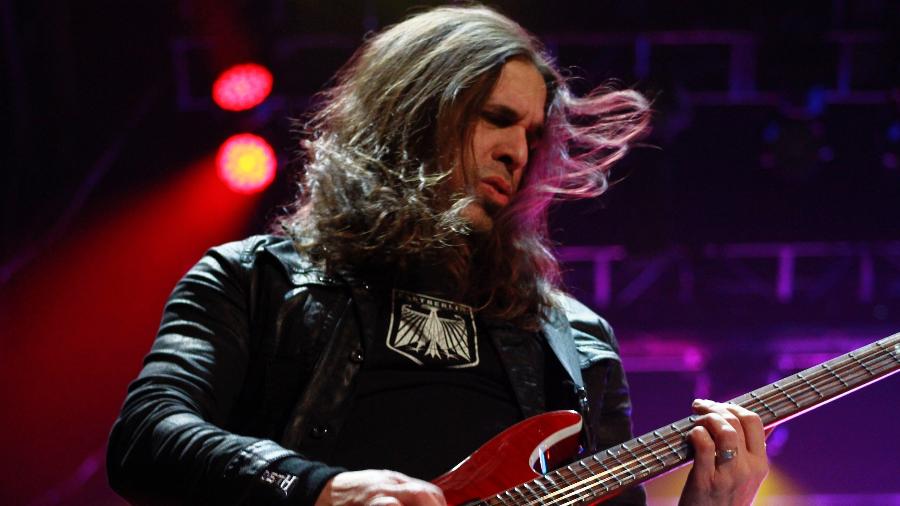 O guitarrista Kiko Loureiro deixou o Megadeth no início de 2023, após nove anos na banda - Carlos Santiago/Eyepix Group/Future Publishing/Getty Images