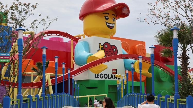Pessoas visitam o Legoland Shanghai Resort na pré-abertura Pessoas visitam o Legoland Shanghai Resort na pré-abertura