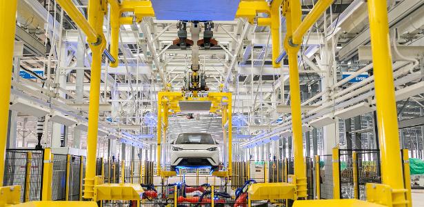 BYD inaugura fábrica no Brasil e revela seu 1º carro elétrico nacional