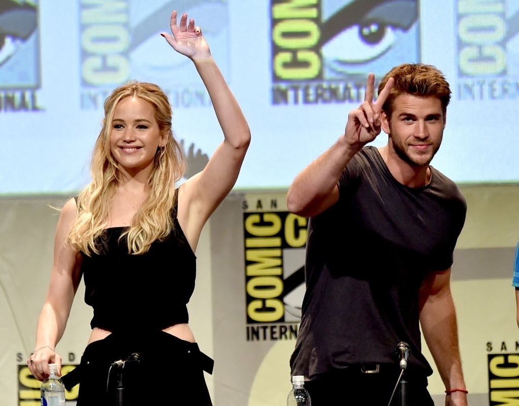 9.jul.2015 - Jennifer Lawrence e Liam Hemsworth falam sobre o filme "Jogos Vorazes: A Esperança - O Final" na San Diego Comic-Con 2015 - Kevin Winter/Getty Images/AFP