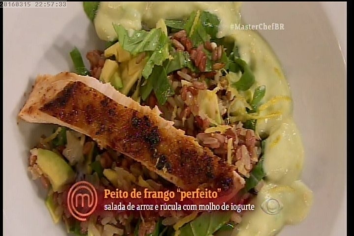 15.mar.2016 - Peito de frango "perfeito", prato do modelo Fábio aprovado pelos jurados do "MasterChef" - Reprodução/Band