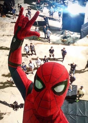O ator Tom Holland postou uma selfie no set do novo Homem-Aranha - Reprodução/@tomholland2013