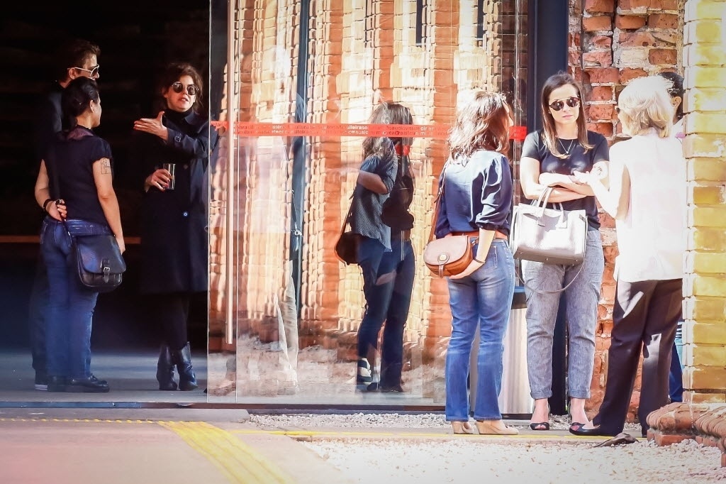 15.jul.2016 - Amigos e familiares chegam para o velório do cineasta Hector Babenco, na Cinemateca Brasileira, em São Paulo - Edson Lopes Jr./UOL