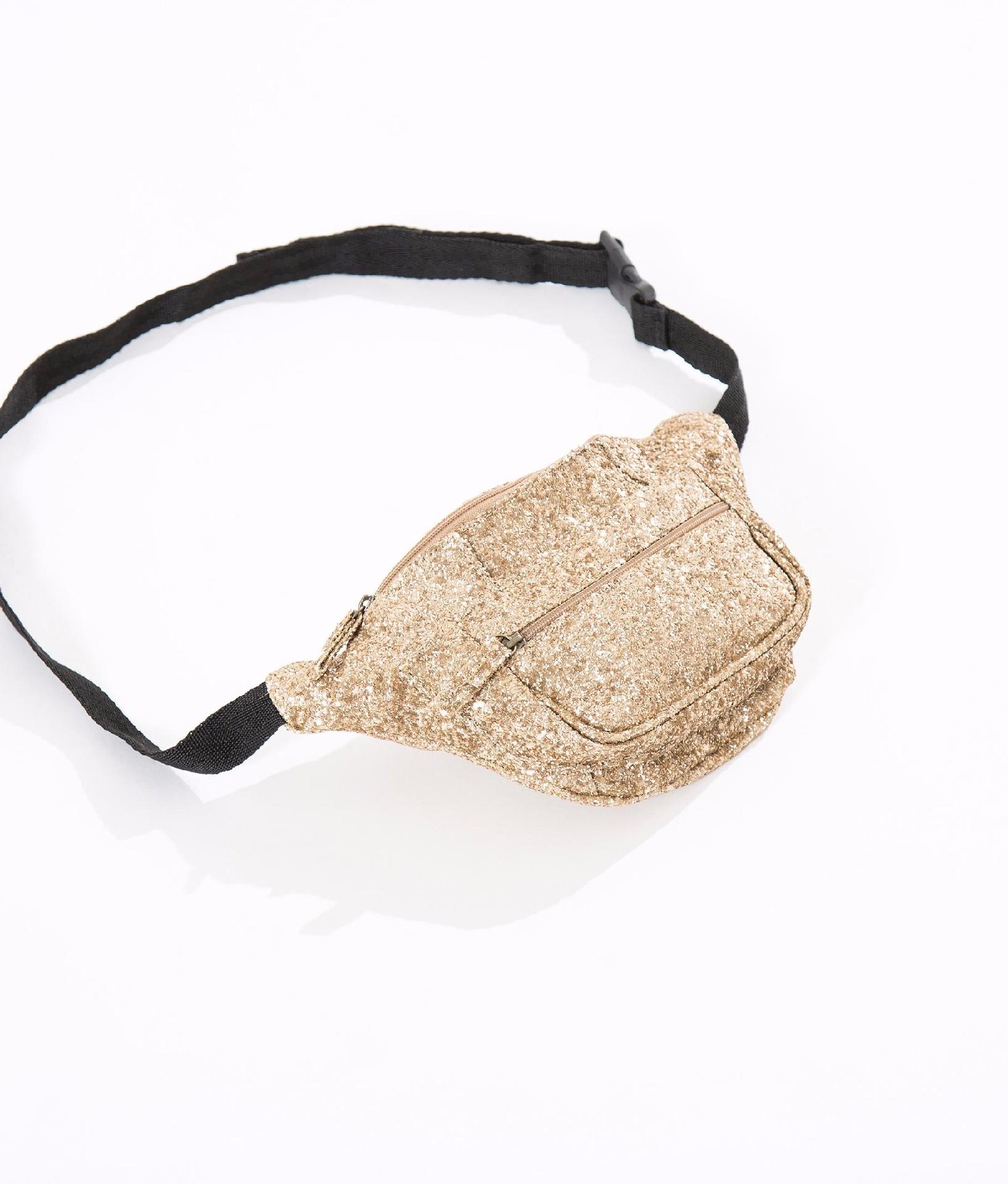 Modelo com glitter, da Farm. Preço sugerido: R$ 198. Informações: www.farmrio.com.br - Divulgação