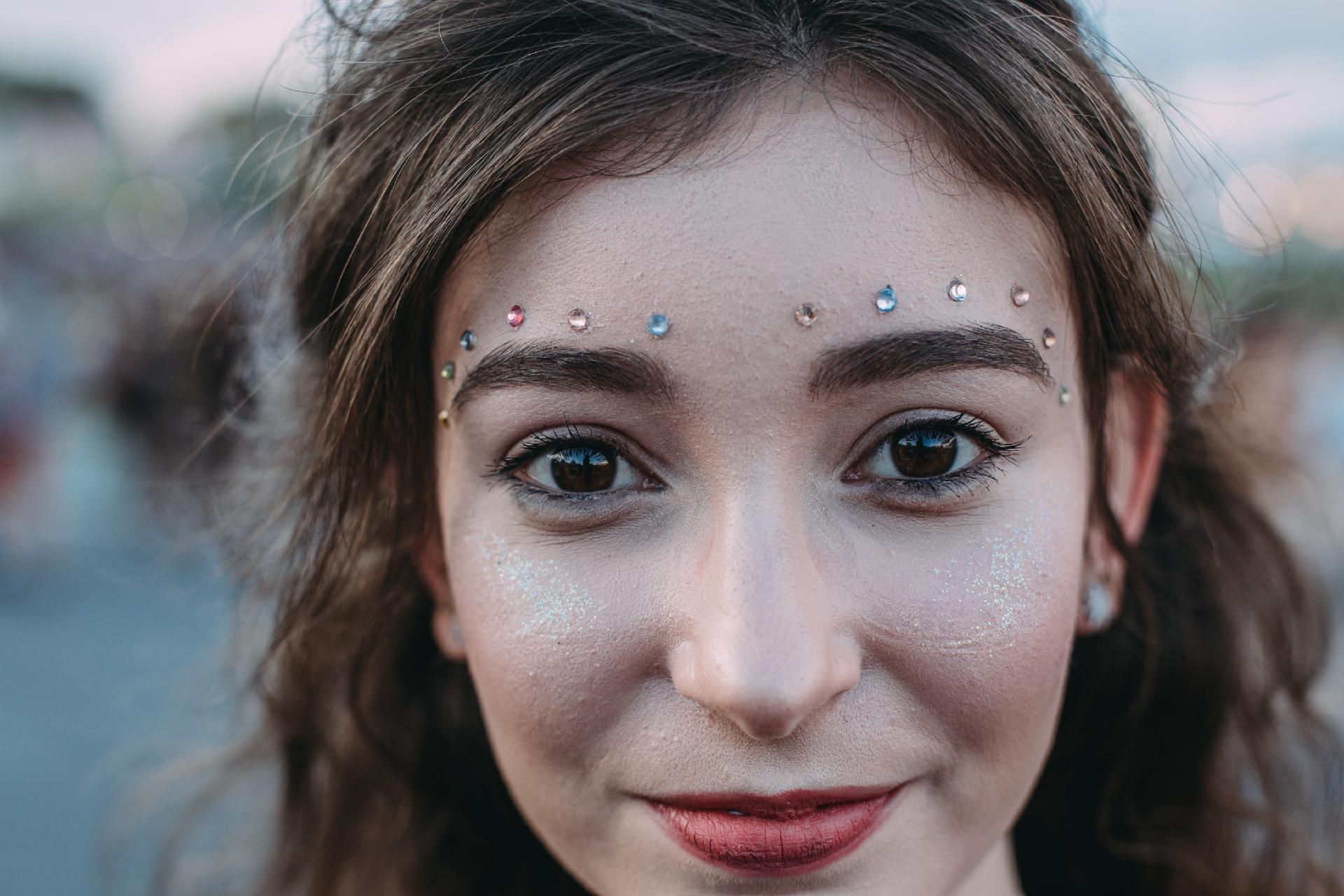 Público abusa da purpurina no festival Lollapalooza, em São Paulo, no Autódromo de Interlagos - Felipe Gabriel/UOL