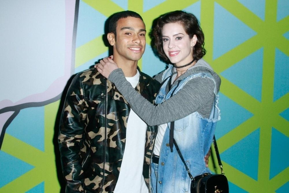 Sophia Abrahão posa com o namorado, Sérgio Malheiros, no primeiro dia de shows do Lollapalooza - Amauri Nehn/Brazil News