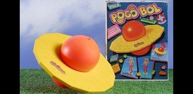 Pogobol: Com desenho parecido com o planeta Saturno, este brinquedo feito de uma bola de borracha e um aro de plástico fez a criançada pular muito - Reprodução
