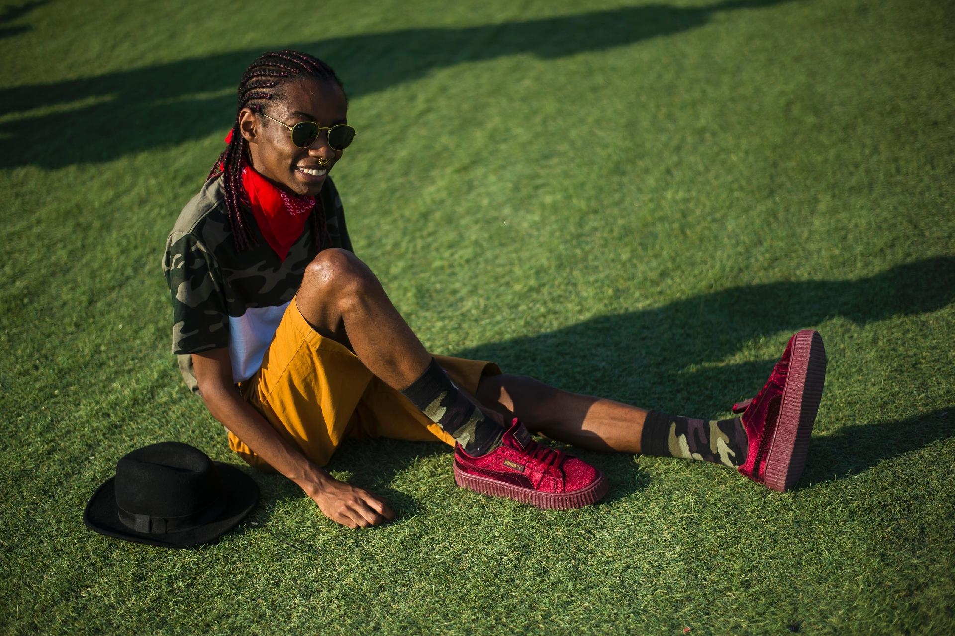 Fã descansa na Cidade do Rock, no Parque Olímpico, no segundo dia do Rock in Rio 2017 - Bruna Prado/UOL