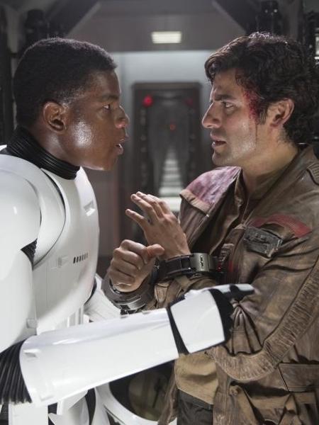 Finn (John Boyega) e Poe (Oscar Isaac) em "Star Wars: O Despertar da Força" - Divulgação - Divulgação