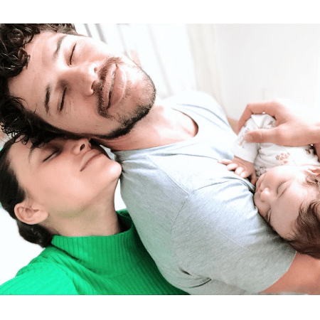 Débora Nascimento e José Loreto com a filha, Bella - Reprodução/Instagram