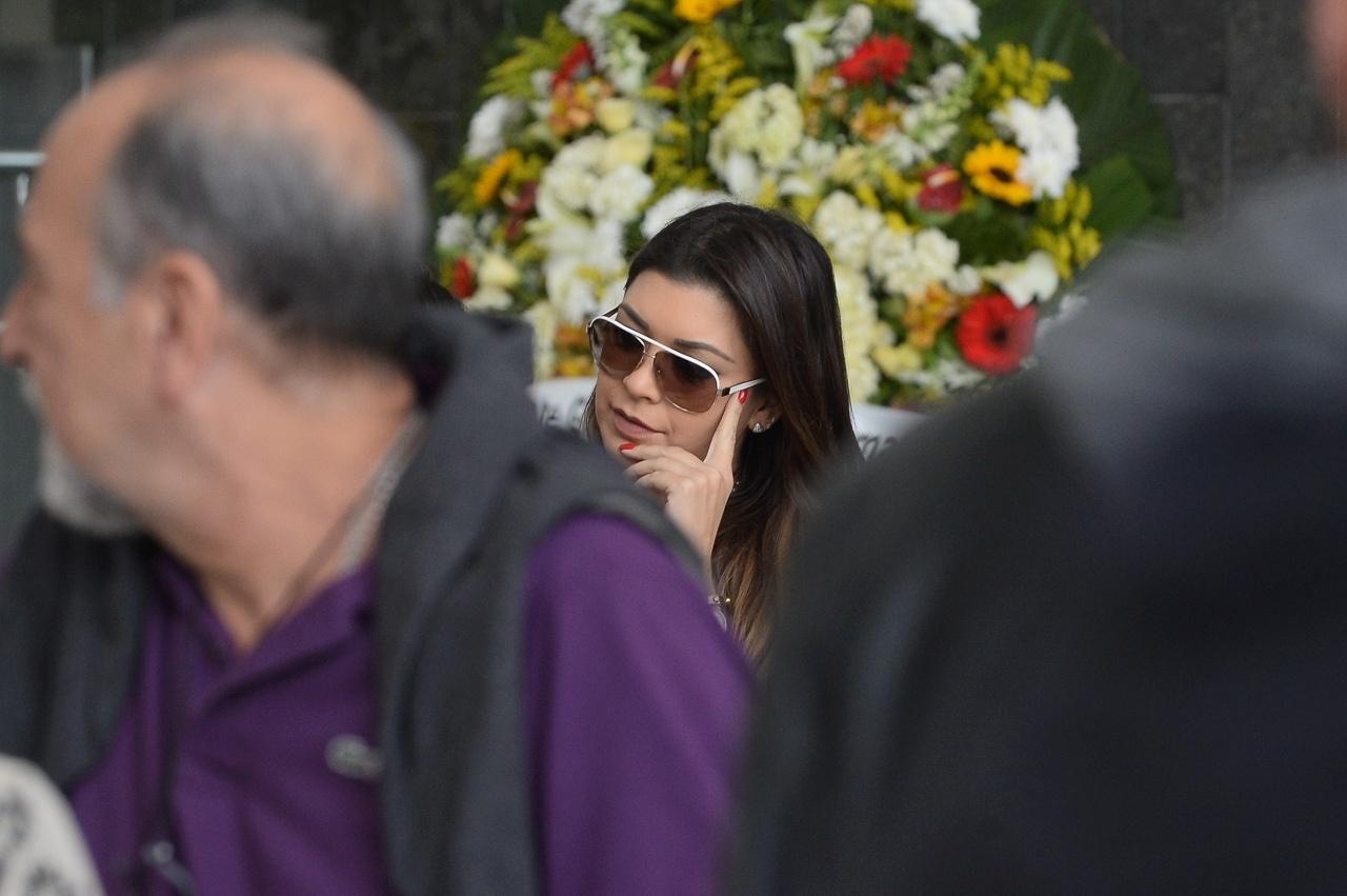 A apresentadora Amanda Françozo, ex-namorada de Kiko, esteve no velório na manhã de domingo em São Paulo - Francisco Cepeda/AgNews