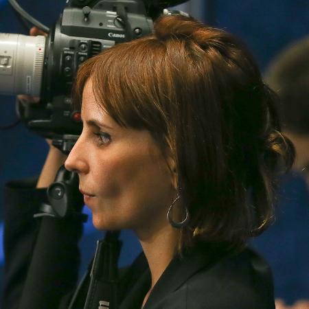 Petra Costa durante as gravações para o documentário "Democracia em Vertigem" - Alan Marques/ Folhapress