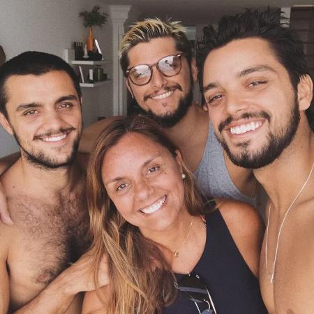 Bruno, Rodrigo, Felipe Simas e Ana Sang  - Reprodução / Instagram