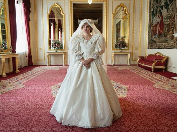 'The Crown' liberou primeira foto de Diana com vestido de noiva