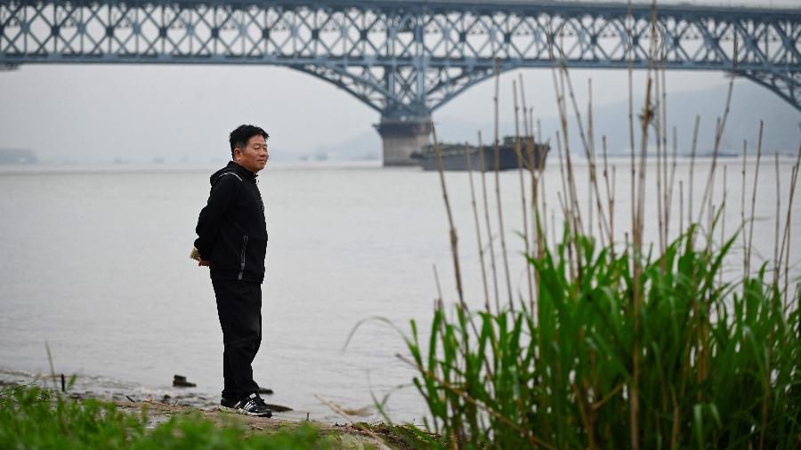 Chen Si, o guardião da "ponte dos suicidas" -  WANG ZHAO / AFP