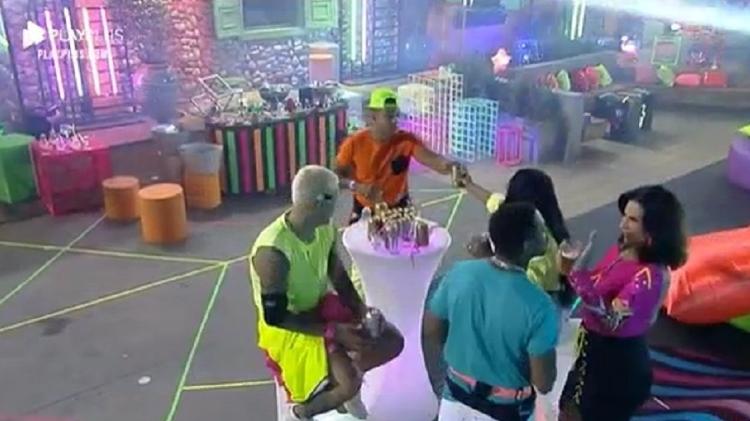 A Fazenda 2021: Nego do Borel pede estalinho para Solange Gomes - Reprodução/Playplus - Reprodução/Playplus