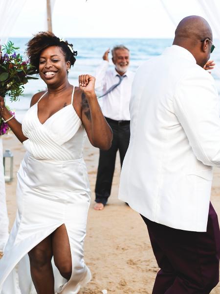 Fazer uma festa de casamento ou apostar num mini wedding? Difícil decidir - Rawpixel/Getty Images/iStockphoto
