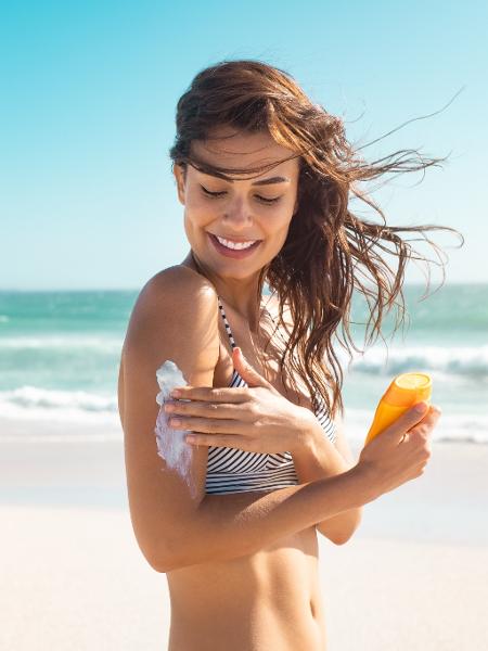 Proteção solar é o passo mais importante no skincare para evitar o envelhecimento da pele - Getty Images