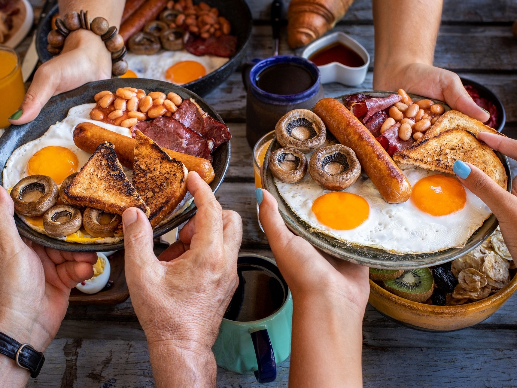 Típico café da manhã ingles. Qual vcs encaram? : r/brasil