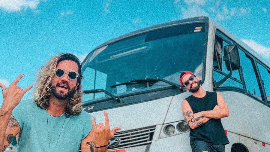 Em vez de motorhome, Tiago e Rafael optaram por fazer projeto do zero em ônibus - Acervo pessoal