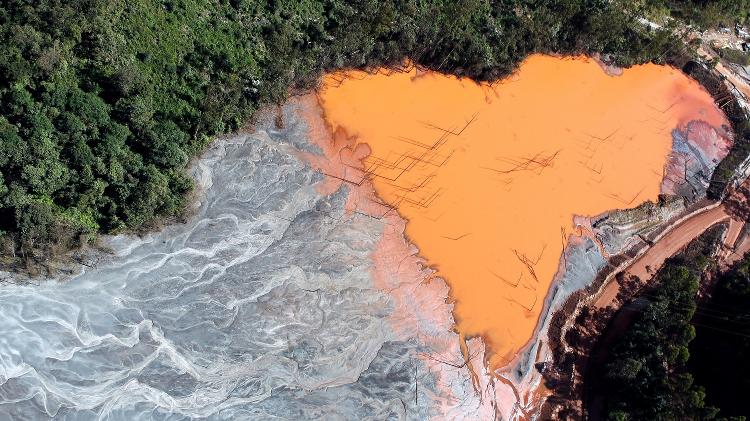 Vistoria do Ibama em julho de 2016 no trecho atingido pelo rompimento da barragem de rejeitos da mineradora da Samarco, em Mariana, Minas Gerais