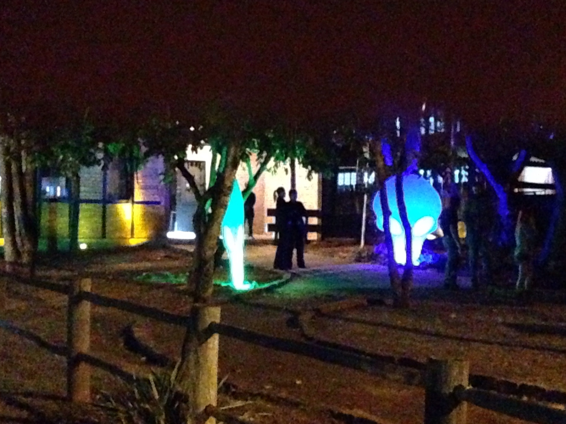 21.ago.2015 - Entrada do galpão de música eletrônica montado dentro da Festa do Peão de Barretos - Jotabê Medeiros/UOL