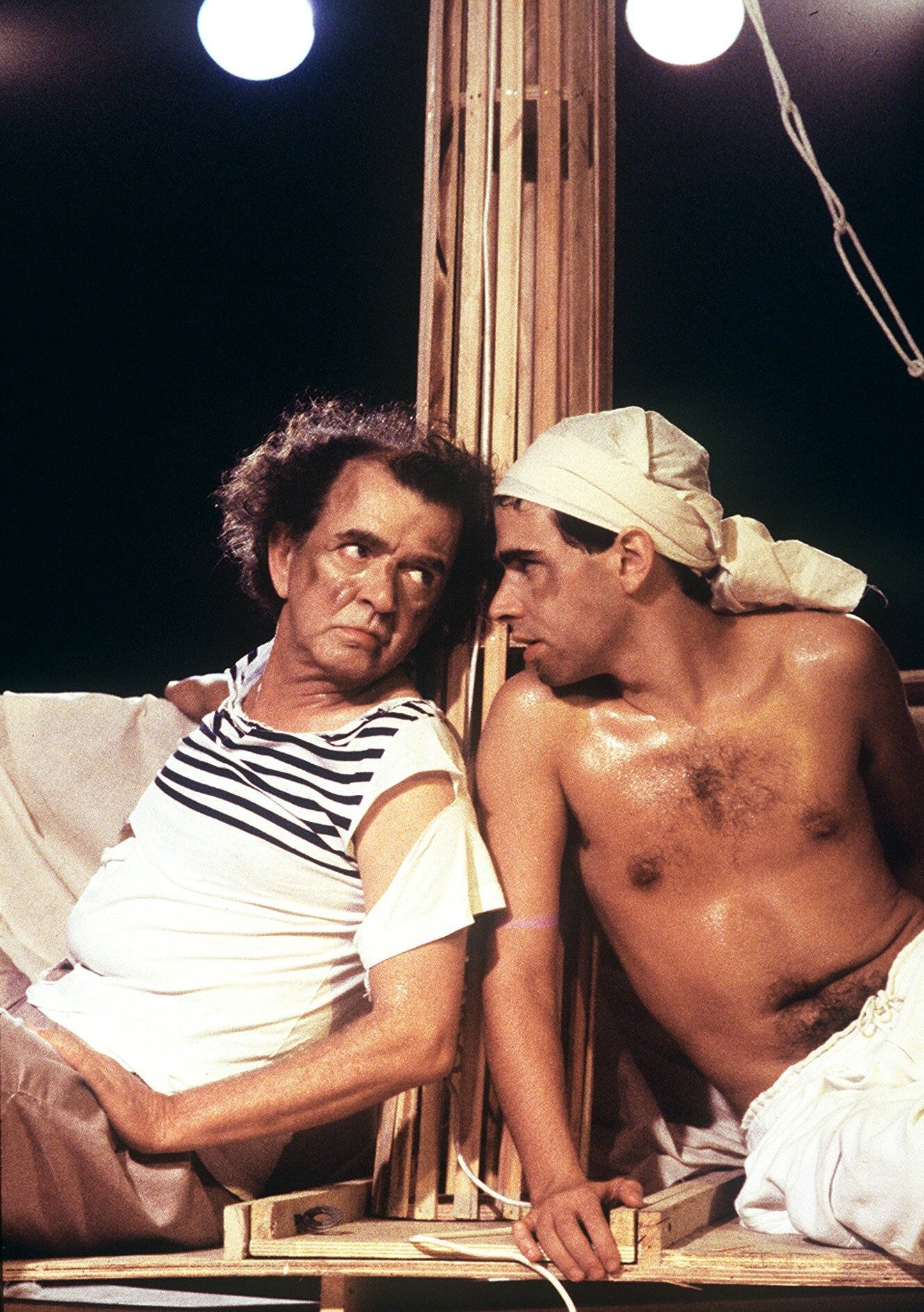 05.dez.96 - Umberto Magnani com o filho Beto em cena da peça "Avesso - A Life in the Theatre" - Divulgação