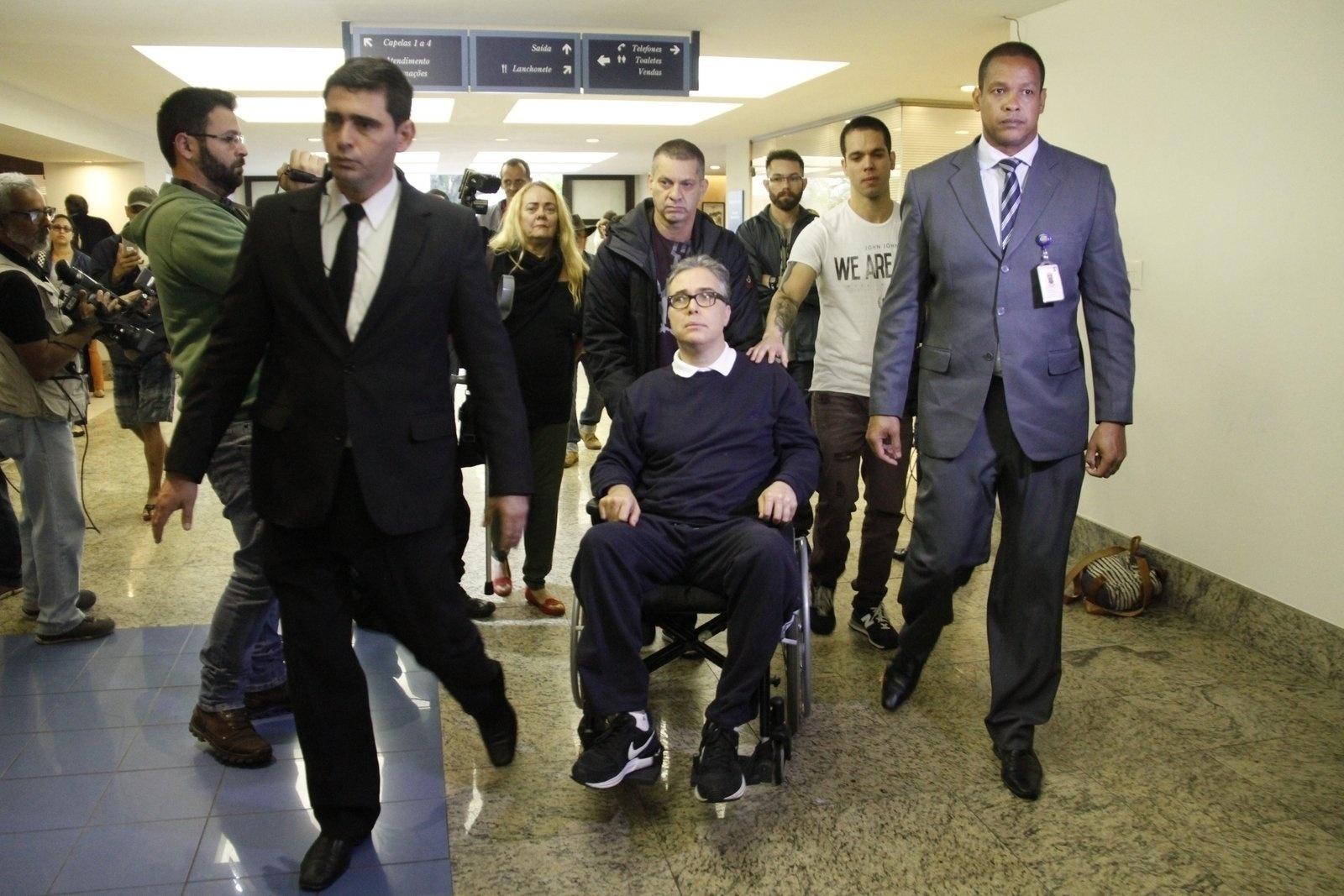 Flávio Silvino comparece ao velório do pai, Paulo, que morreu nesta quinta-feira (17), vítima de câncer - Marcos Ferreira / Brazil News