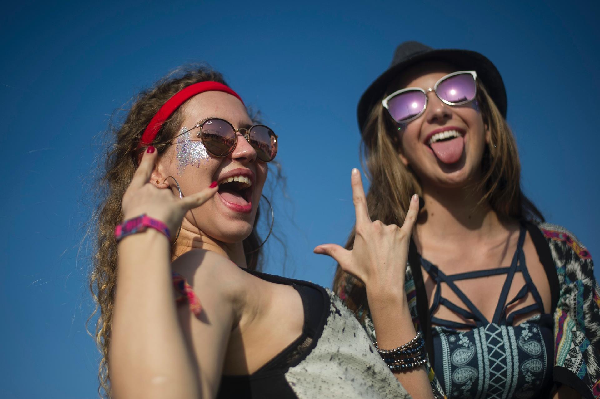 Público posa com estilo no segundo dia do Rock in Rio 2017 - Bruna Prado/UOL