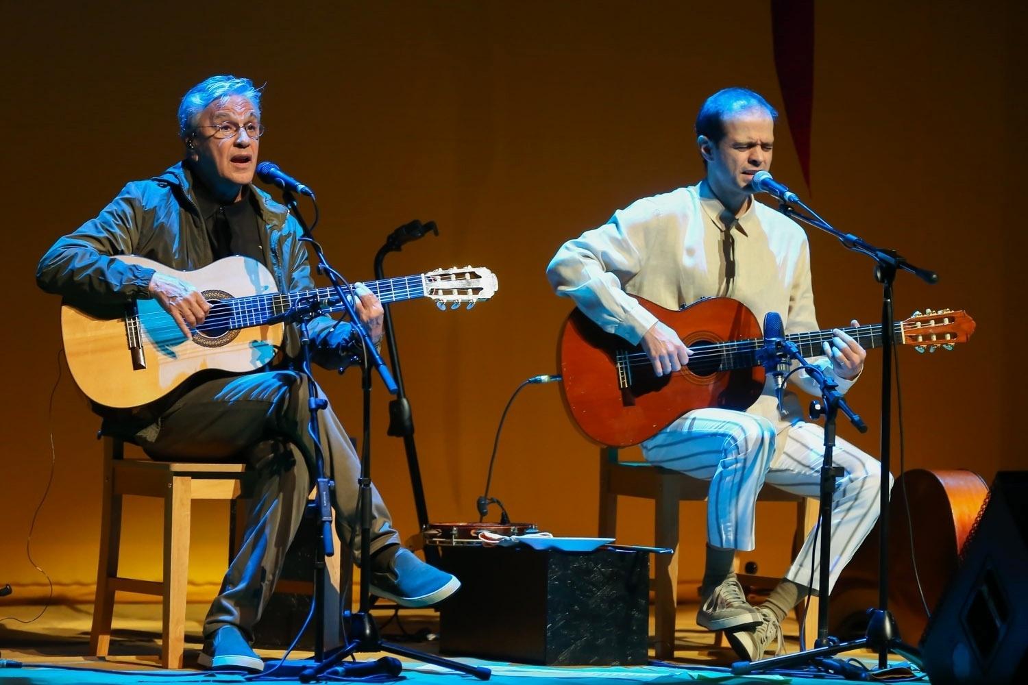 Pai e filho, Caetano e Moreno Veloso cantam juntos em show em São Paulo - Manuela Scarpa/Brazil News