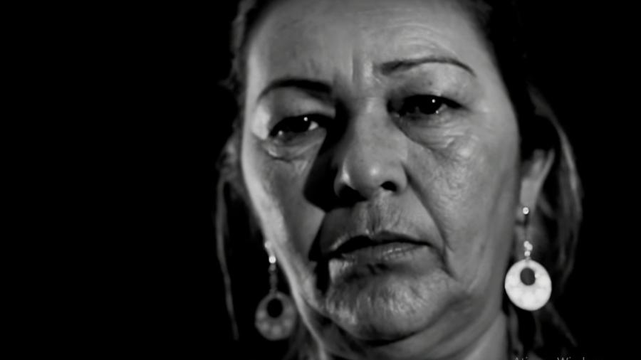 Vera Lucia no clipe de "Chapa", canção do rapper Emicida sobre violência policial - Reprodução/YouTube